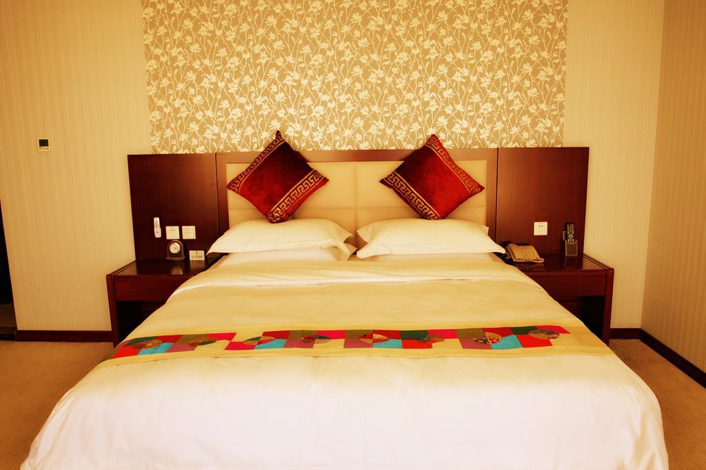 Fuyong Yulong Hotel
