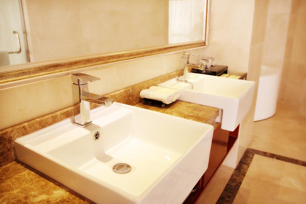 Fuyong Yulong Hotel 4*