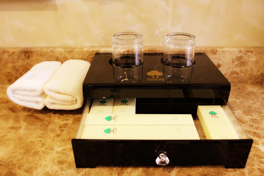 Fuyong Yulong Hotel 4*