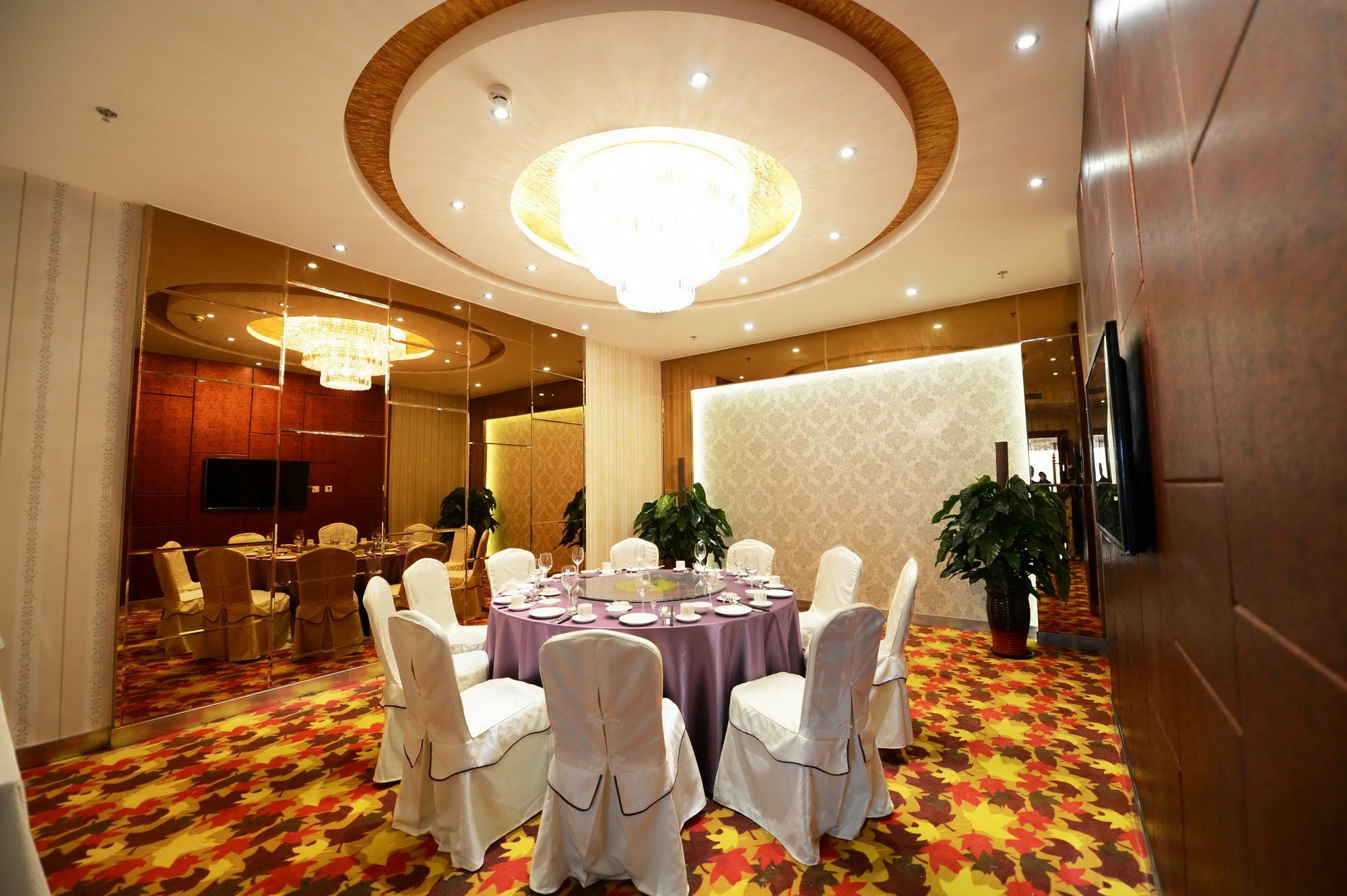 Fuyong Yulong Hotel 4*
