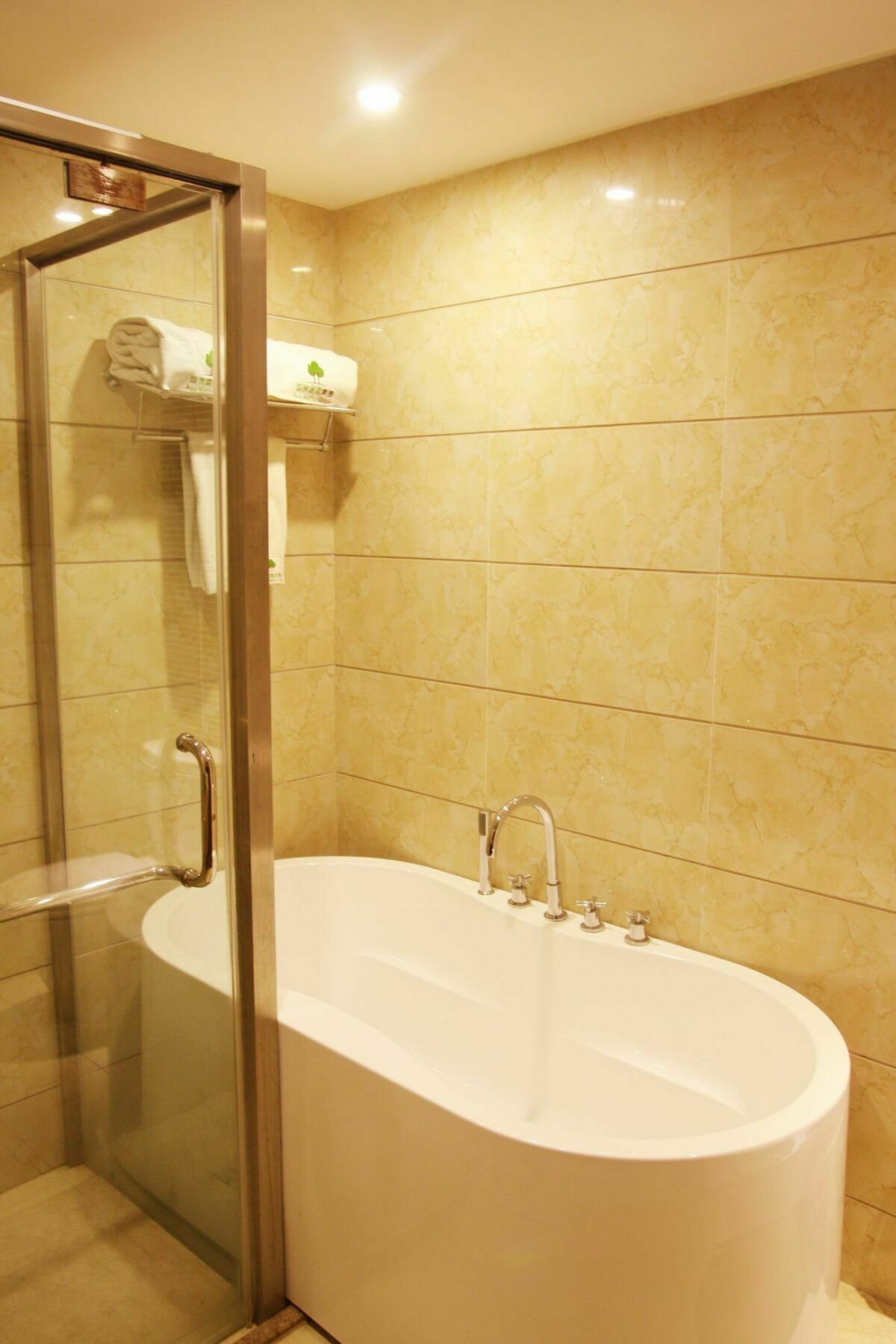 Fuyong Yulong Hotel